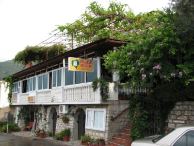 Apartmani Pod lozom Petrovac